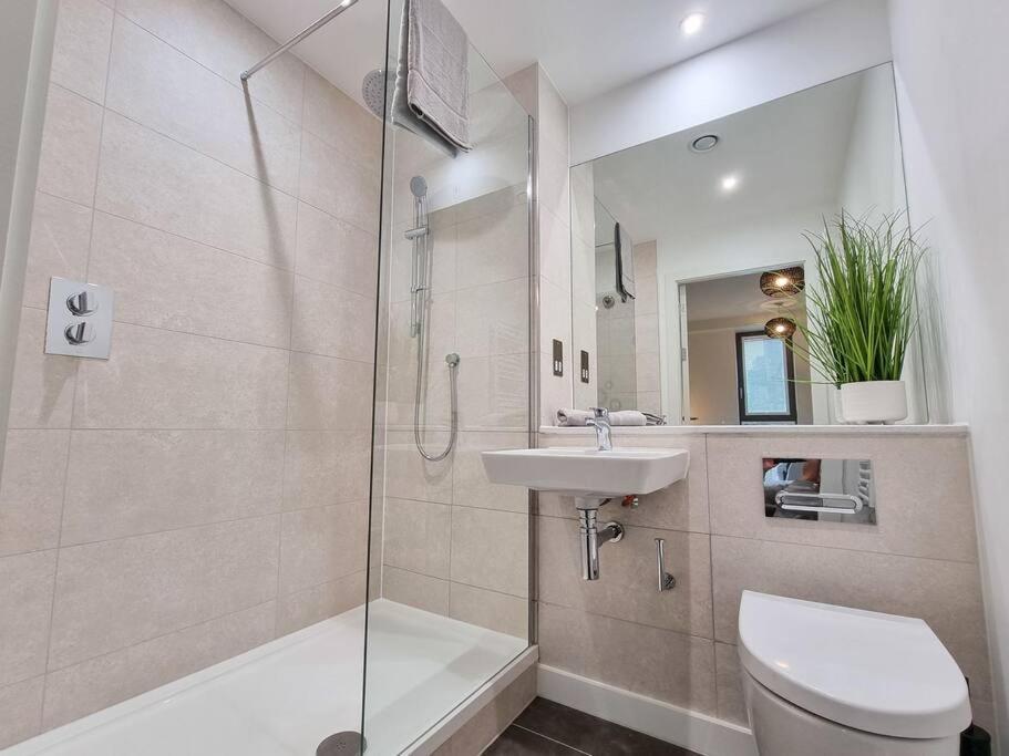 Stunning 4-Bedroom Townhouse With Free Parking Manchester Exterior photo