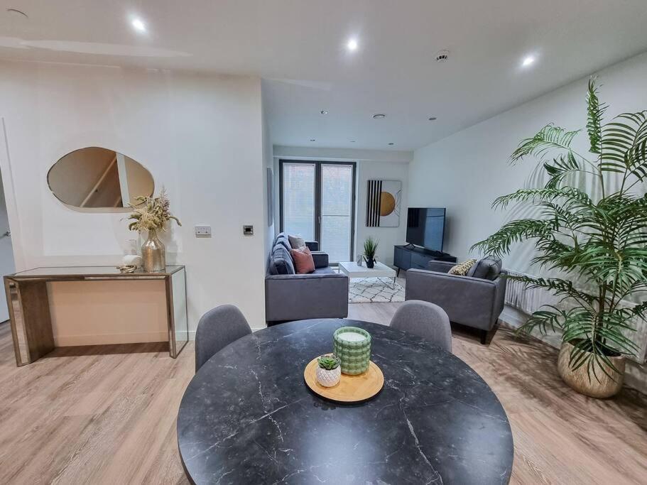 Stunning 4-Bedroom Townhouse With Free Parking Manchester Exterior photo
