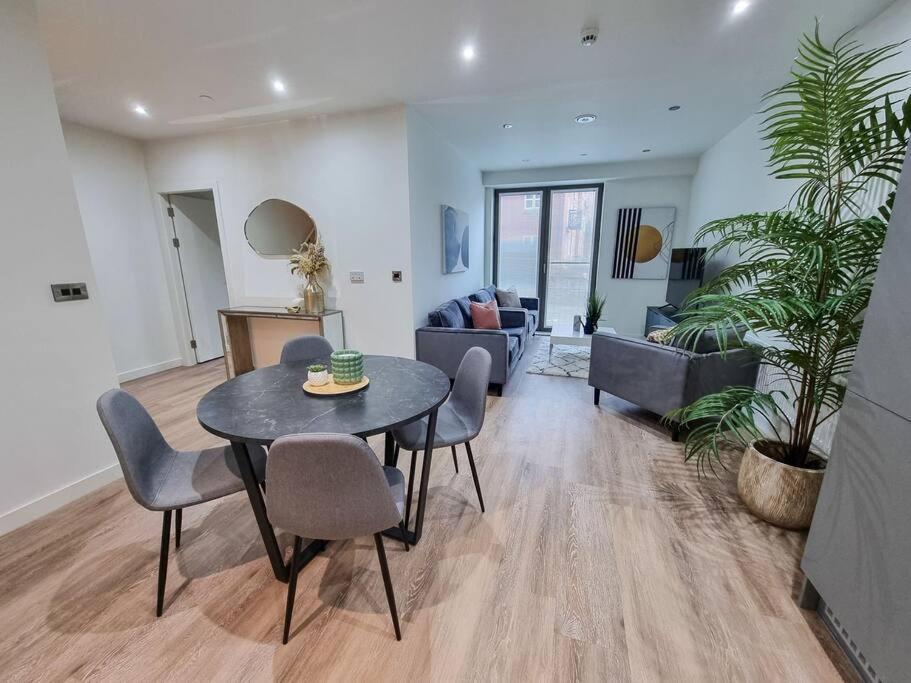 Stunning 4-Bedroom Townhouse With Free Parking Manchester Exterior photo